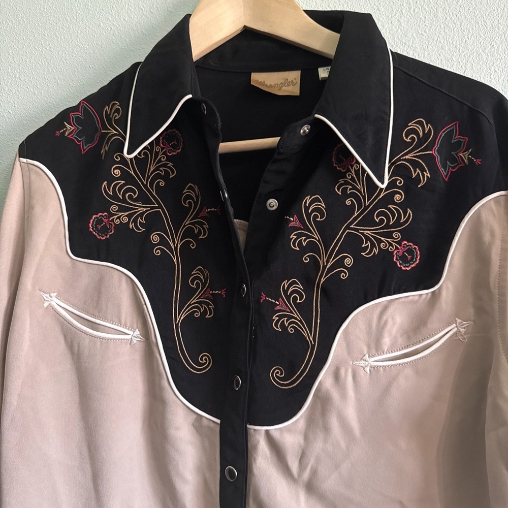Vintage Wrangler Western Wear Women Embroidered Pearl Snap Shirt Medium 80's - Picture 2 of 9